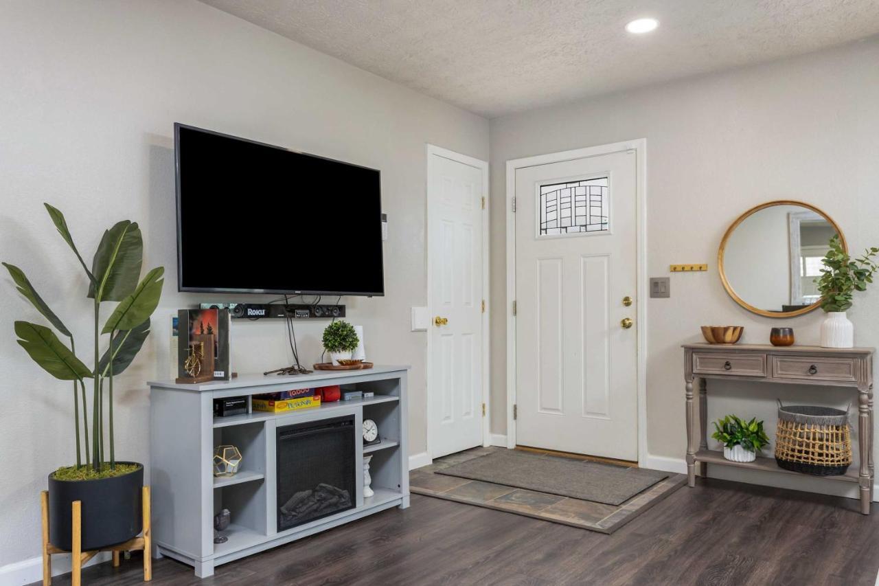 Updated Townhome Near Airport And Shopping! Anchorage Eksteriør billede